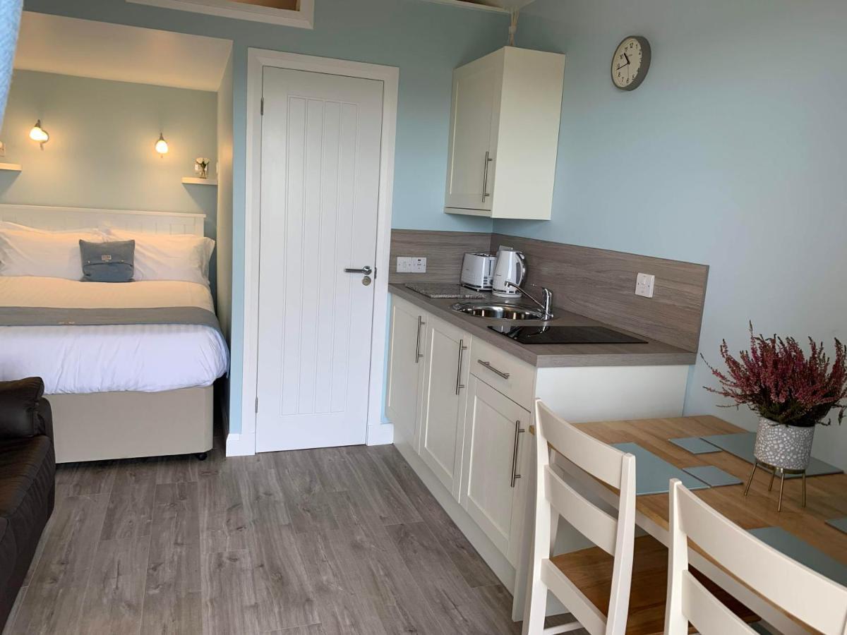 Hebridean Holiday Cabins Breasclete ภายนอก รูปภาพ